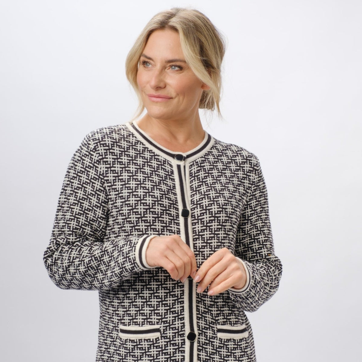 100% COTTON GEOMETRIC BLACK CARDIGAN