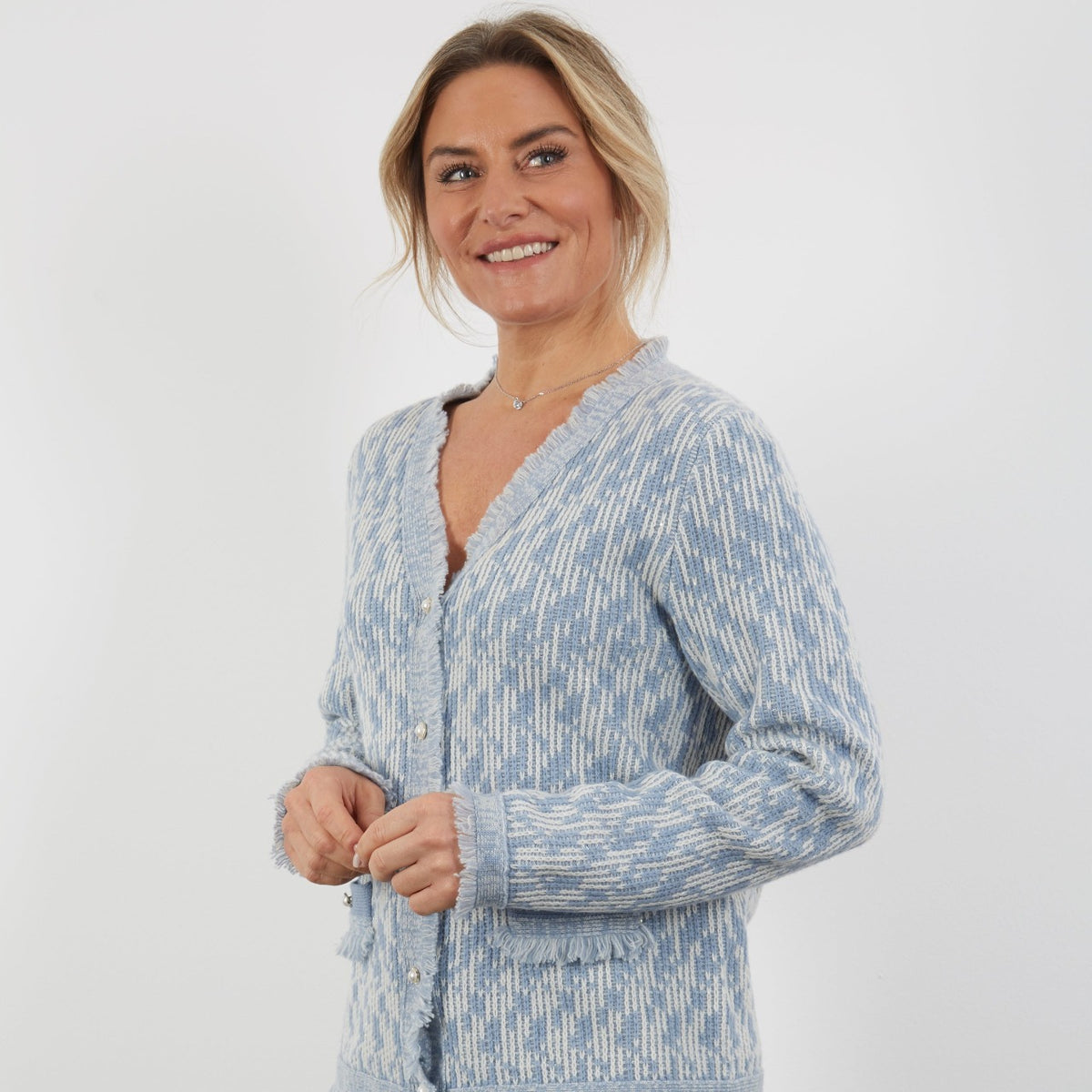 100% SUPERFIRNE MERINO SKY BLUE CARDIGAN